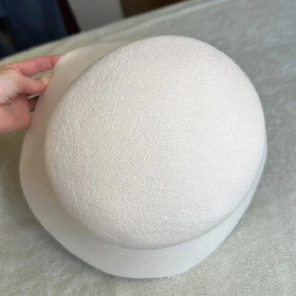 PHENIX‎ Retro Wool Felt Cloche Style Hat in Ivory Chic Lady Neutral, Size OS main image 10